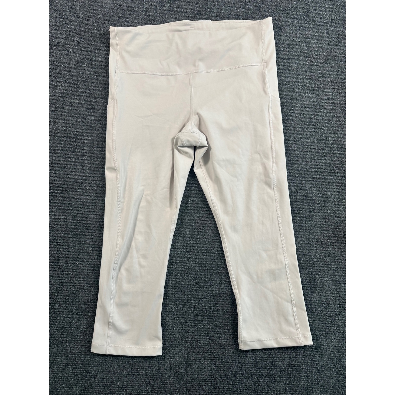 Athleta Ultimate Stash Pocket Capri Leggings White Womens Large High Rise Yoga